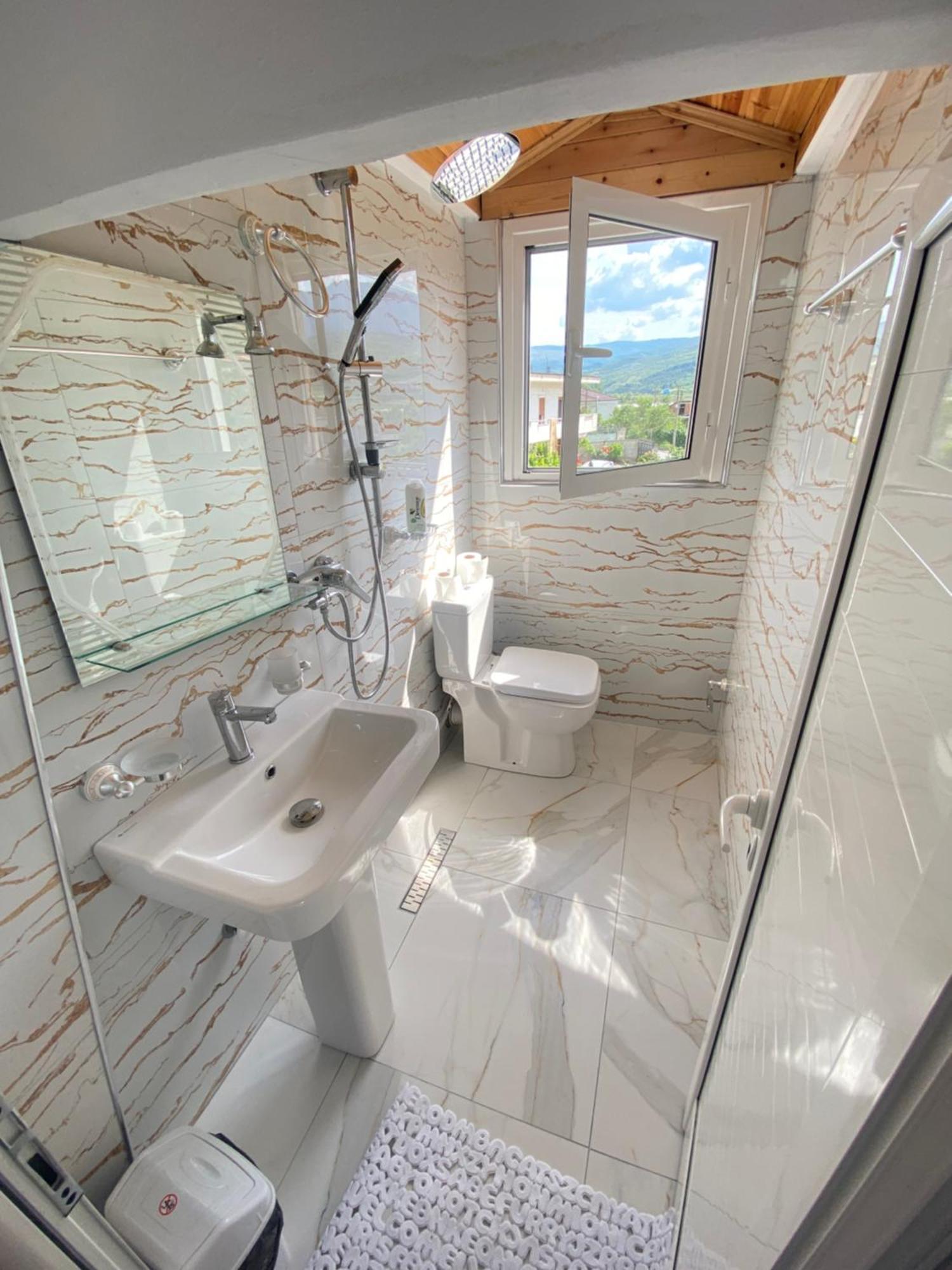 Guest House Rean Berat Ngoại thất bức ảnh