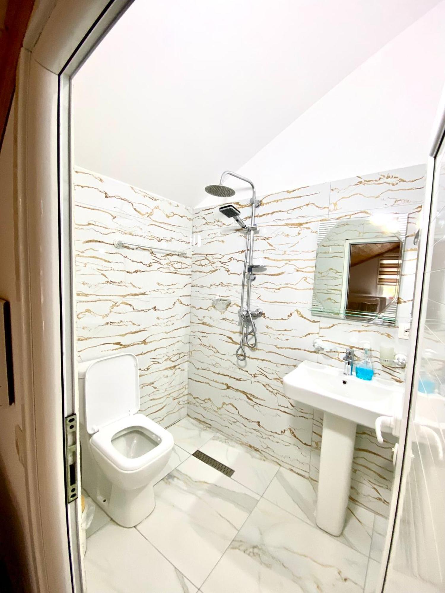 Guest House Rean Berat Ngoại thất bức ảnh